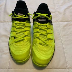MENS NIKE NWOT SIZE 13 SHOES